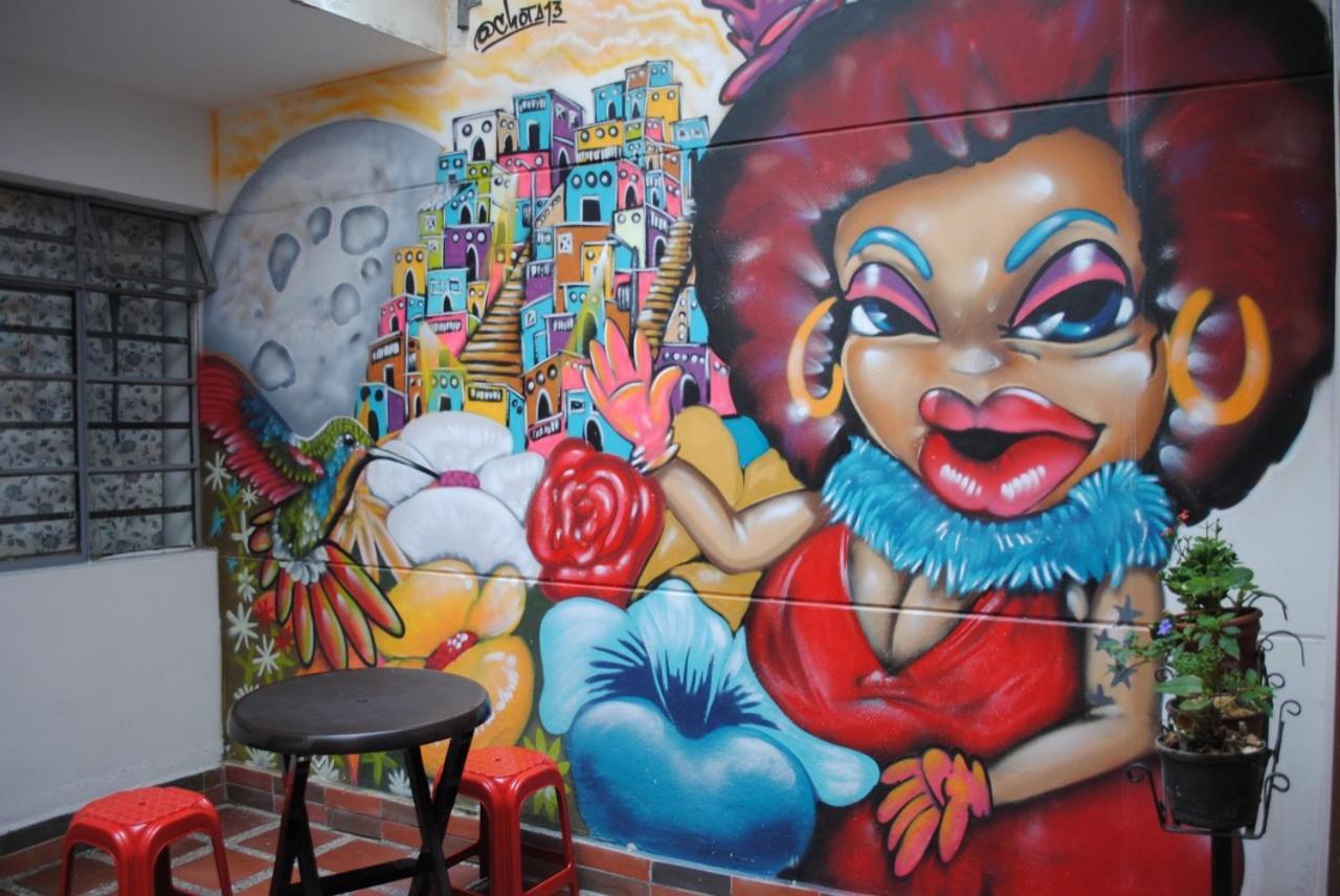 Casa Tuvia Parque Hostel Меделин Екстериор снимка