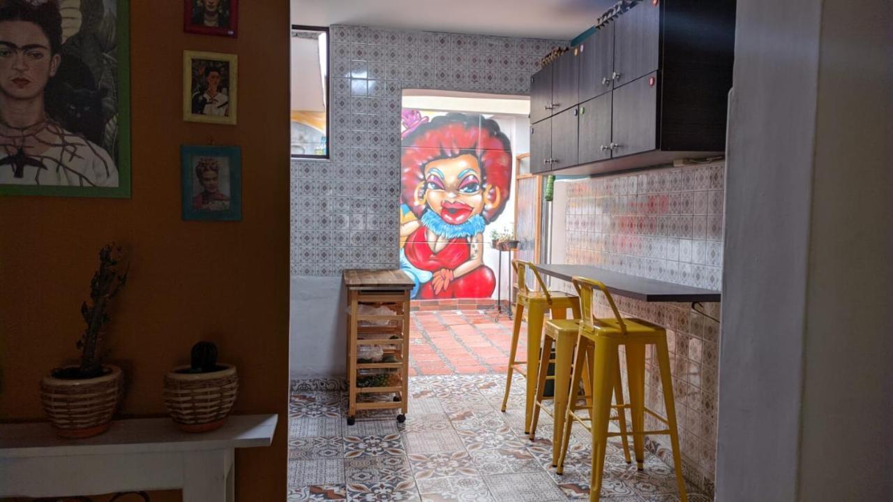 Casa Tuvia Parque Hostel Меделин Екстериор снимка