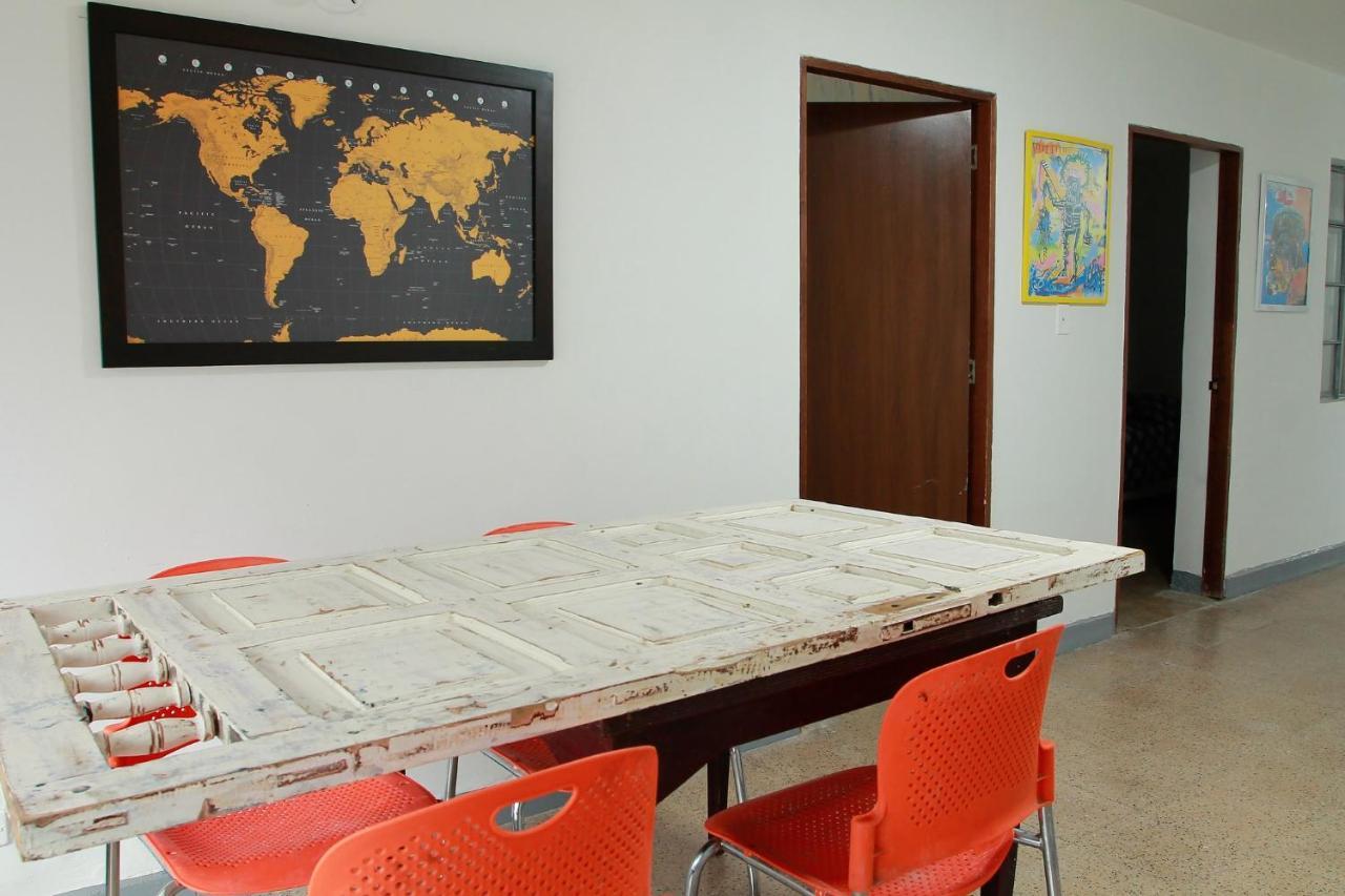 Casa Tuvia Parque Hostel Меделин Екстериор снимка