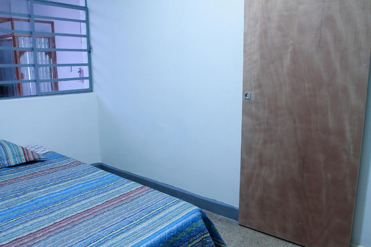Casa Tuvia Parque Hostel Меделин Екстериор снимка