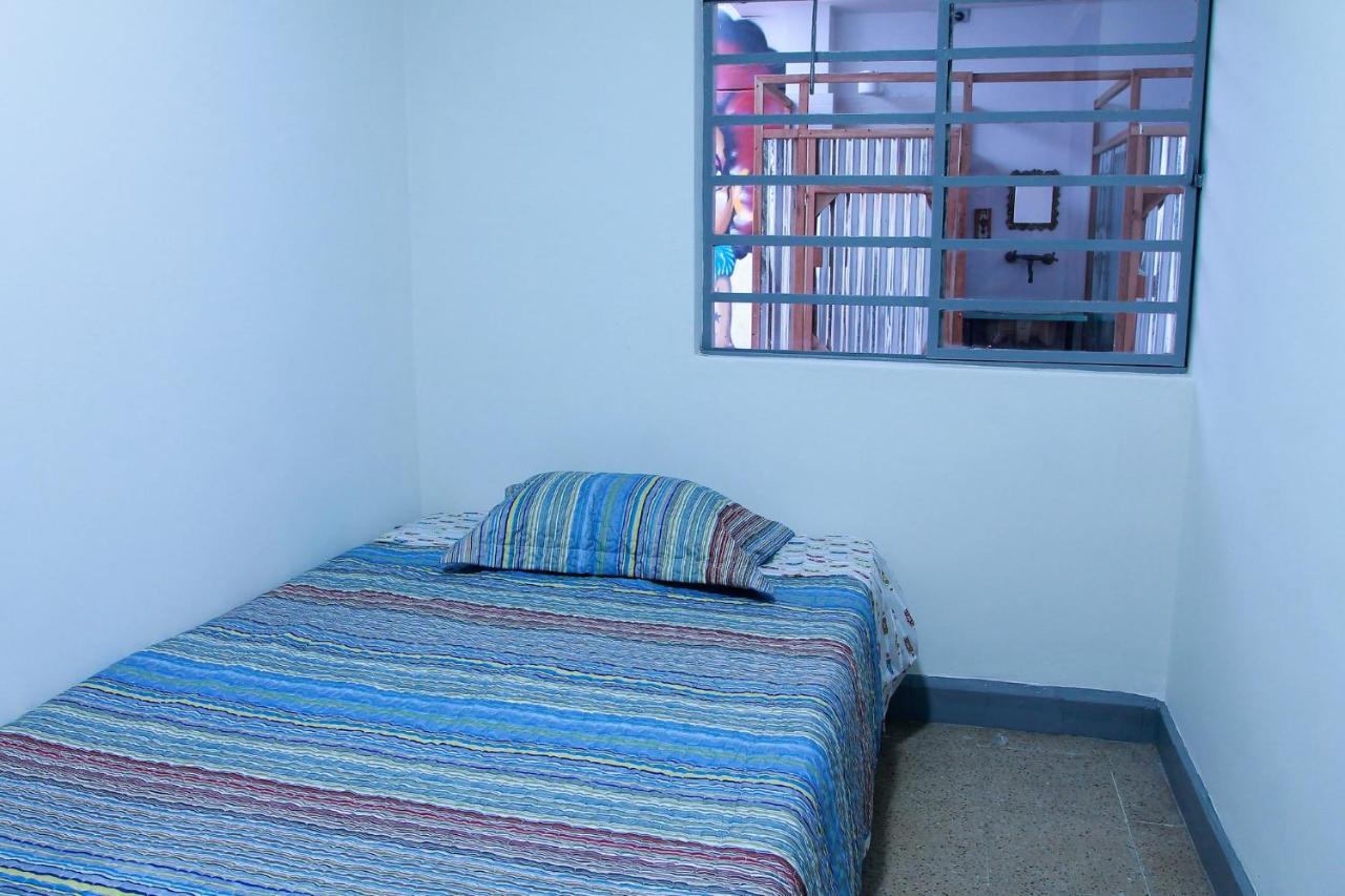 Casa Tuvia Parque Hostel Меделин Екстериор снимка