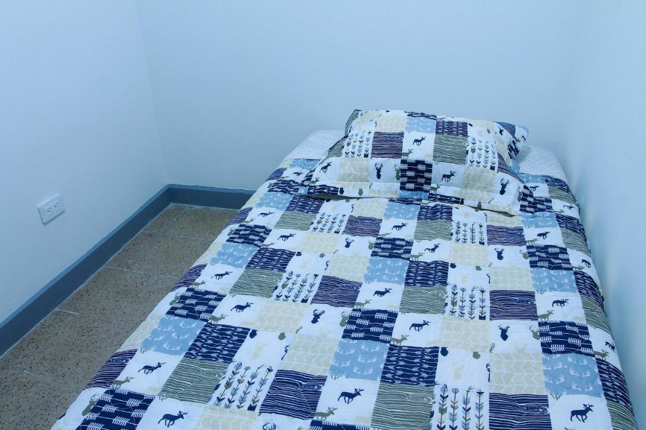 Casa Tuvia Parque Hostel Меделин Екстериор снимка