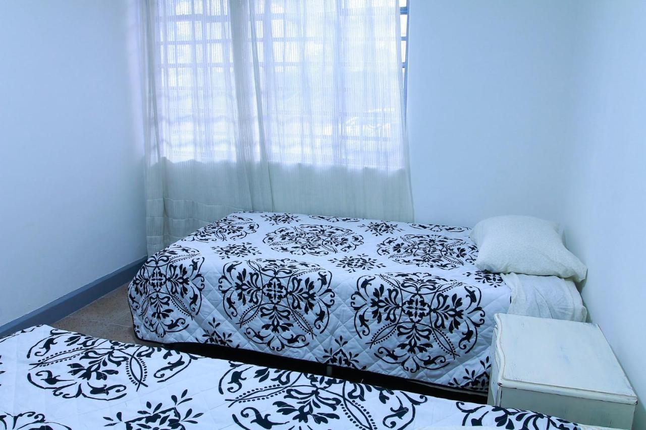 Casa Tuvia Parque Hostel Меделин Екстериор снимка