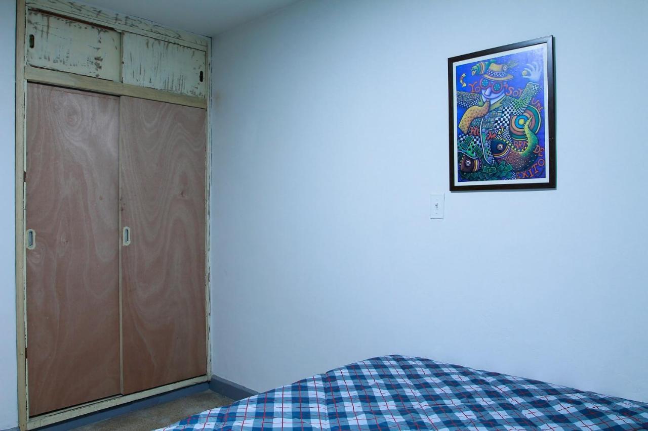 Casa Tuvia Parque Hostel Меделин Екстериор снимка