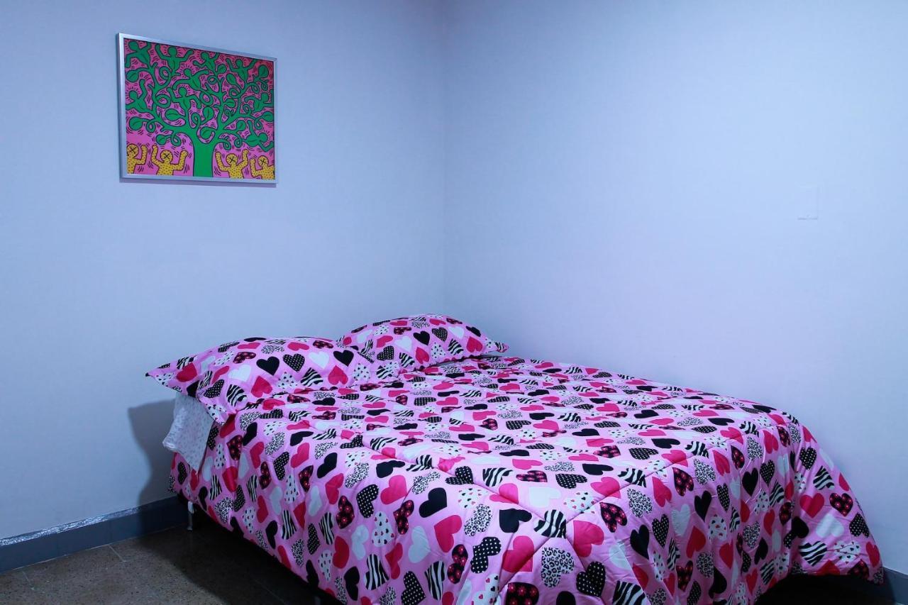 Casa Tuvia Parque Hostel Меделин Екстериор снимка