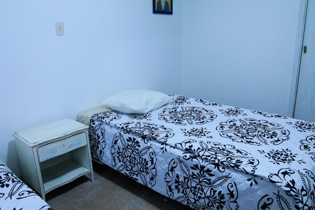 Casa Tuvia Parque Hostel Меделин Екстериор снимка