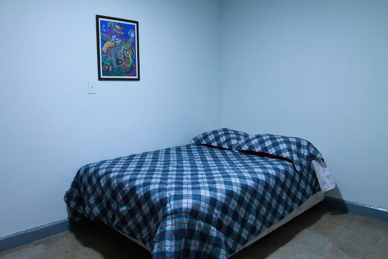 Casa Tuvia Parque Hostel Меделин Екстериор снимка